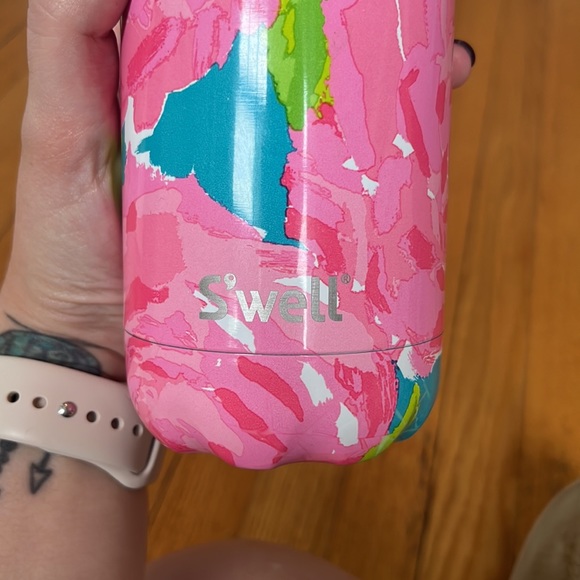 Lilly Pulitzer S’well bottle - Picture 3 of 7